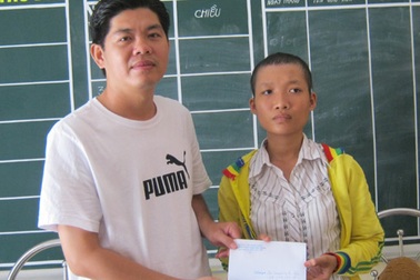 Gần 30 triệu đồng đến với nữ sinh 17 tuổi mắc ung thư