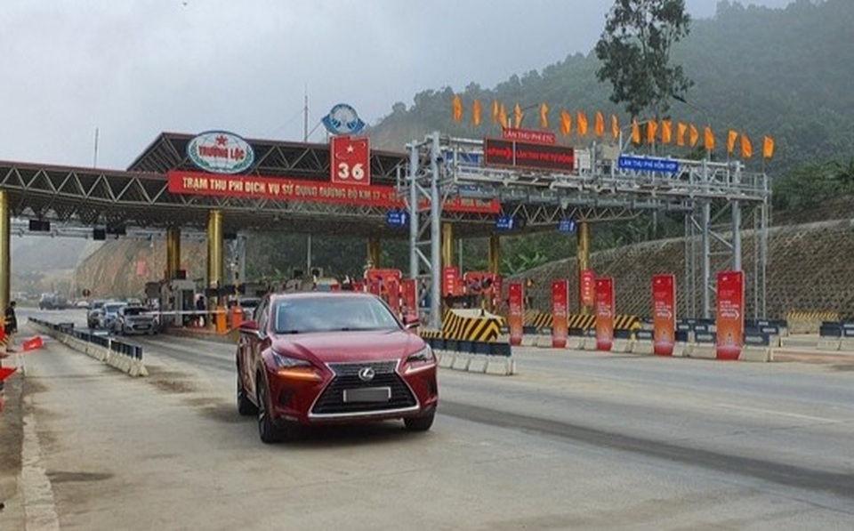 Tăng vọt số lượng ô tô dán thẻ thu phí tự động không dừng - 1 Tăng vọt số lượng ô tô dán thẻ thu phí tự động không dừng - 1
