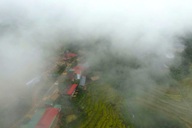 Ngắm bản làng Pù Luông trong làn sương mù mờ ảo