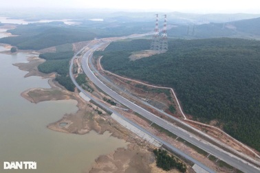 Hình hài cao tốc Bắc - Nam đoạn qua Quảng Bình trước ngày thông toàn tuyến