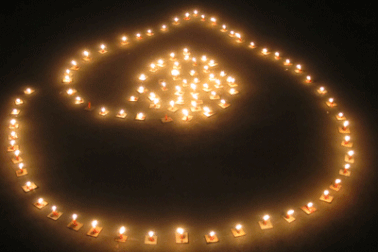 Giọt máu Xuân hồng kết bằng 101 ngọn nến