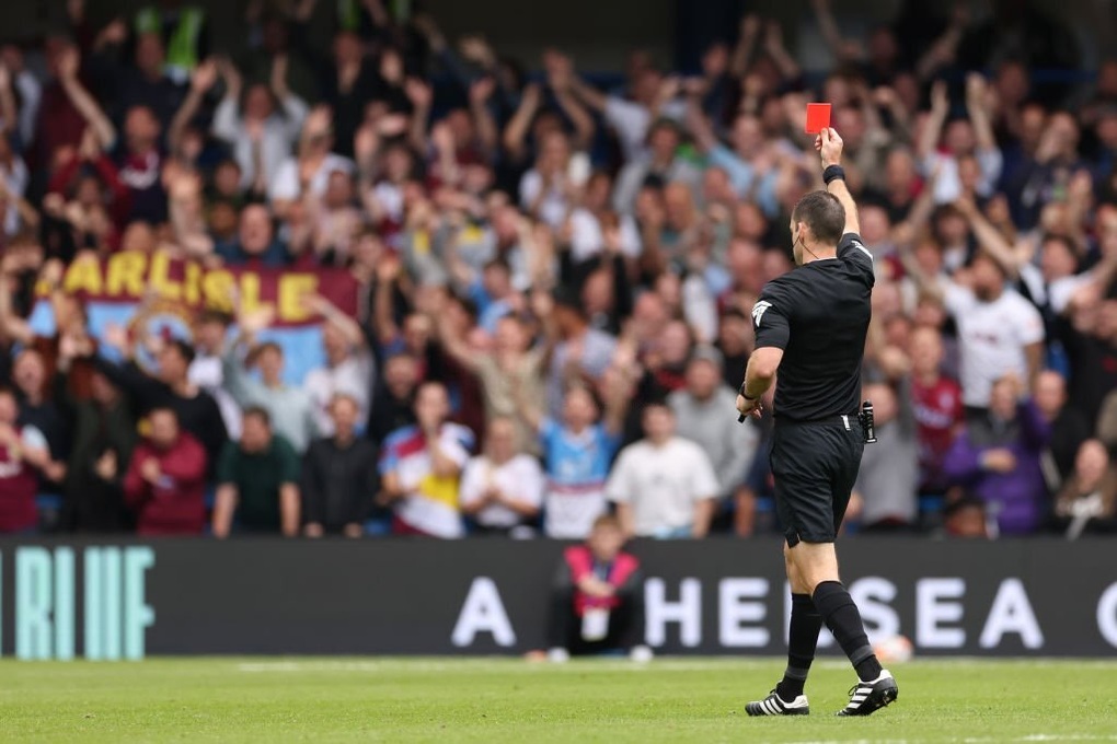 Liverpool áp sát Man City, Chelsea trôi dần về cuối bảng - 4 Liverpool áp sát Man City, Chelsea trôi dần về cuối bảng - 4