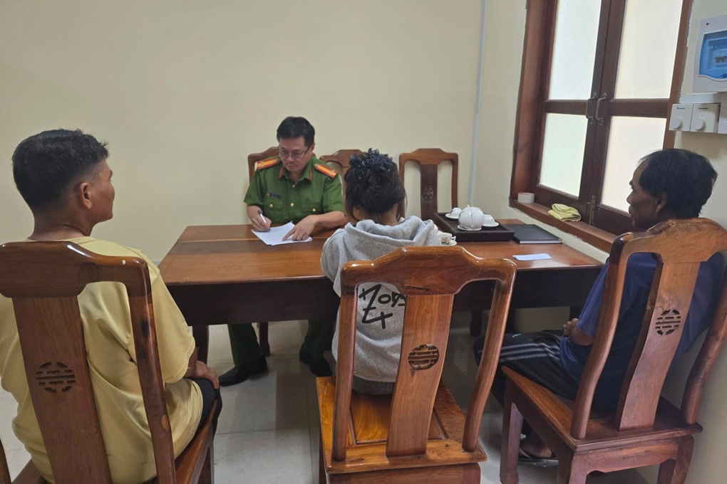 Bé gái 13 tuổi nghe người lạ đi hơn 1.100km tìm việc nhẹ lương cao - 1 Bé gái 13 tuổi nghe người lạ đi hơn 1.100km tìm việc nhẹ lương cao - 1