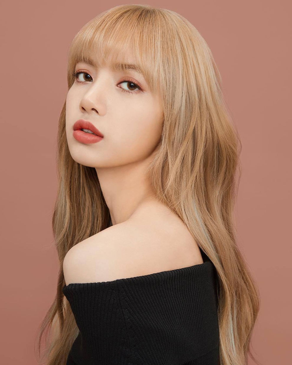 Lisa (Blackpink) trở thành hiện tượng âm nhạc xứ Hàn vang danh toàn cầu - 3 Lisa (Blackpink) trở thành hiện tượng âm nhạc xứ Hàn vang danh toàn cầu - 3
