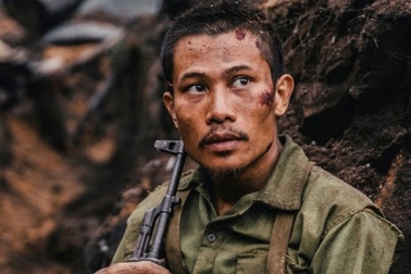 "Mưa đỏ" đạt top 2 doanh thu lịch sử, chuyên gia dự đoán đỉnh 700 tỷ đồng