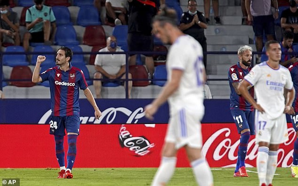 Real Madrid suýt trắng tay trong trận cầu mưa bàn thắng - 3 Real Madrid suýt trắng tay trong trận cầu mưa bàn thắng - 3
