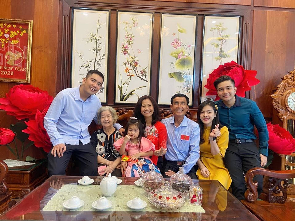 Sao Việt đi đâu, làm gì ngày đầu năm? - 25