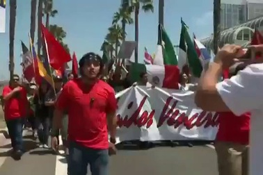 Hơn 1.000 người biểu tình phản đối tỷ phú Donald Trump