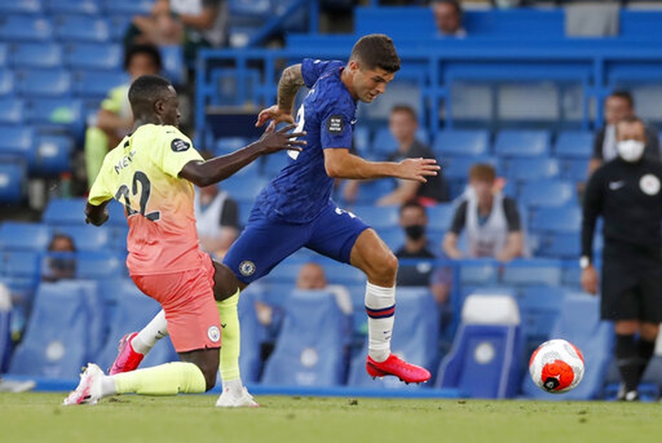 Gục ngã trước Chelsea, Man City dâng ngôi vô địch cho Liverpool - 1 Gục ngã trước Chelsea, Man City dâng ngôi vô địch cho Liverpool - 1