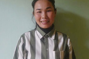 Thấm đẫm tình đời chuyện vợ chồng sinh con trong trại giam 