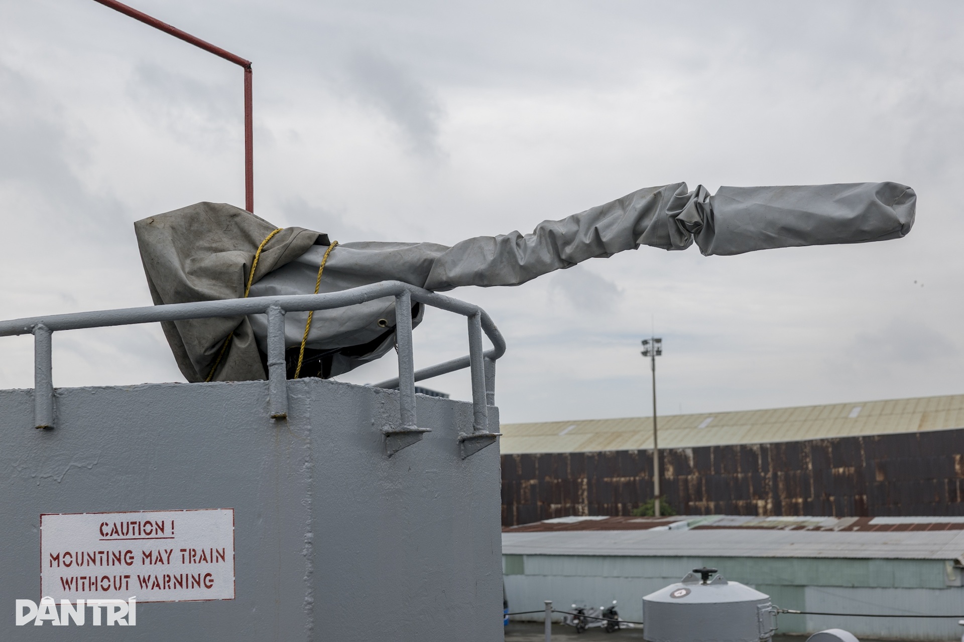 Tàu Hải quân Ấn Độ cập cảng Sài Gòn - 9 Tàu Hải quân Ấn Độ cập cảng Sài Gòn - 9