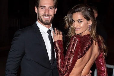 Izabel Goulart đẹp đôi bên bạn trai kém 6 tuổi