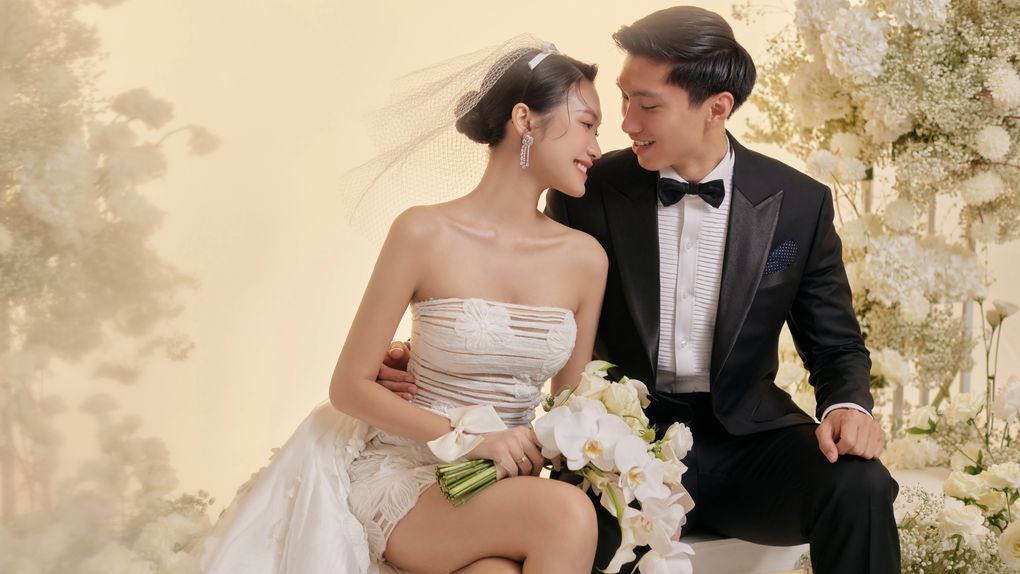 Đoàn Văn Hậu - Doãn Hải My chụp ảnh cưới với quả bóng - 6