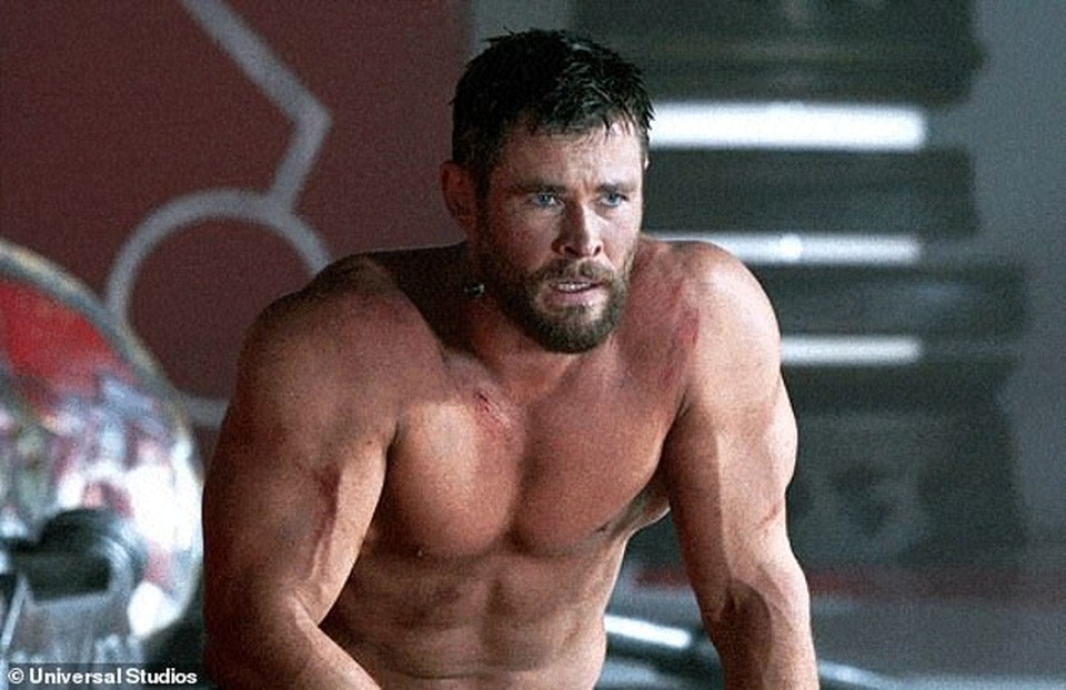Chris Hemsworth khoe cơ bắp tại trường quay phim Thor - 6 Chris Hemsworth khoe cơ bắp tại trường quay phim Thor - 6
