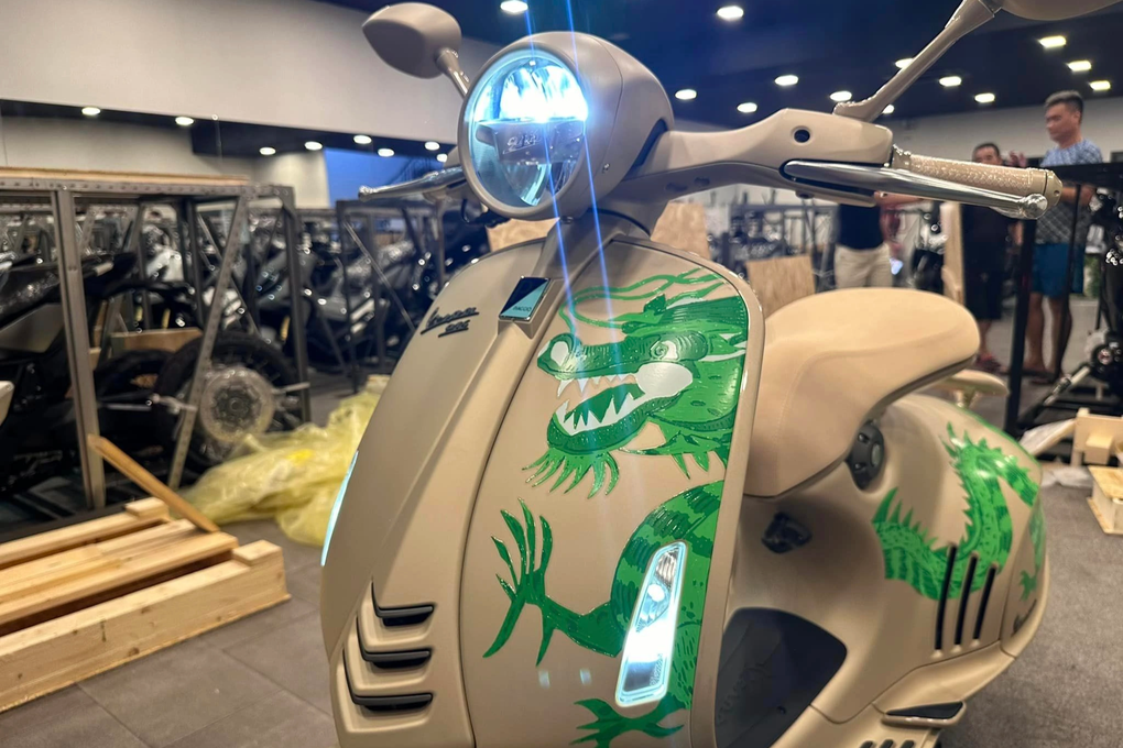 Vespa 946 Dragon đầu tiên về Việt Nam hét giá ngang Mercedes-Benz GLC - 8