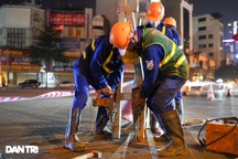 Tránh nắng nóng, công nhân xuyên đêm xây dựng hầm Lê Văn Lương - Tố Hữu