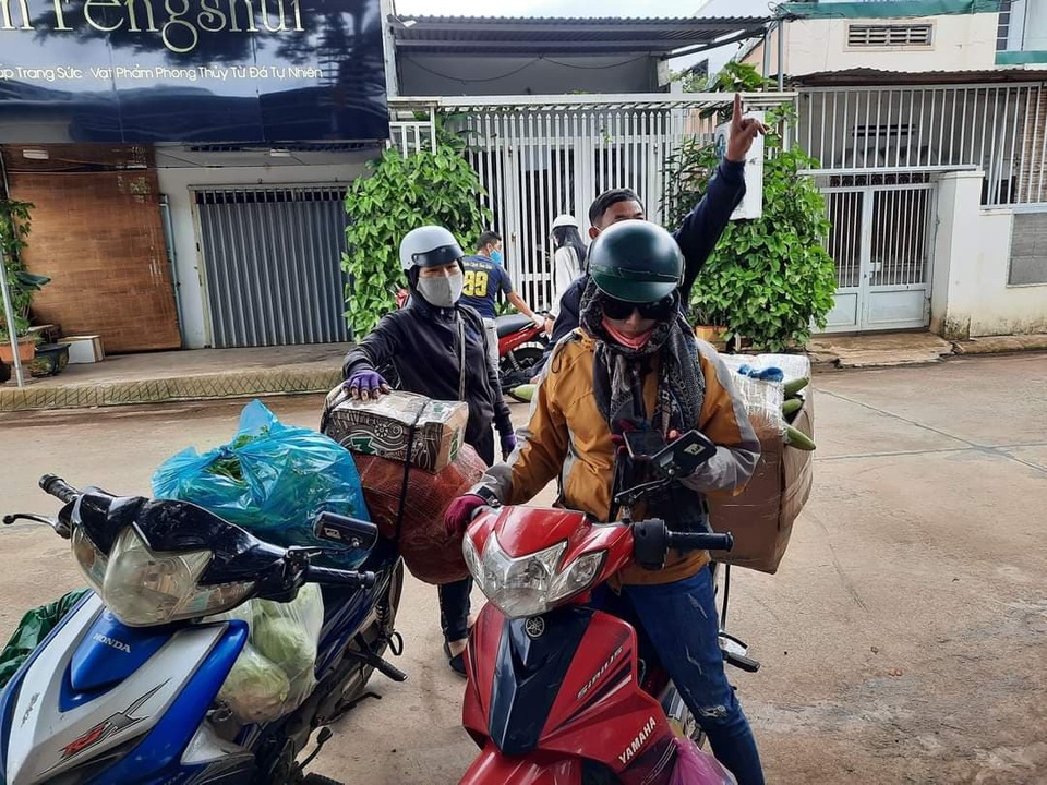 Người dân Đắk Lắk hỗ trợ hàng tấn rau sạch tiếp tế Đà Nẵng chống dịch - 4 Người dân Đắk Lắk hỗ trợ hàng tấn rau sạch tiếp tế Đà Nẵng chống dịch - 4