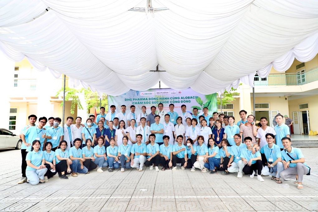 Dược Hậu Giang và AloBacsi khám bệnh, phát thuốc cho 1.000 bà con xã Quỳnh Long - 7 Dược Hậu Giang và AloBacsi khám bệnh, phát thuốc cho 1.000 bà con xã Quỳnh Long - 7