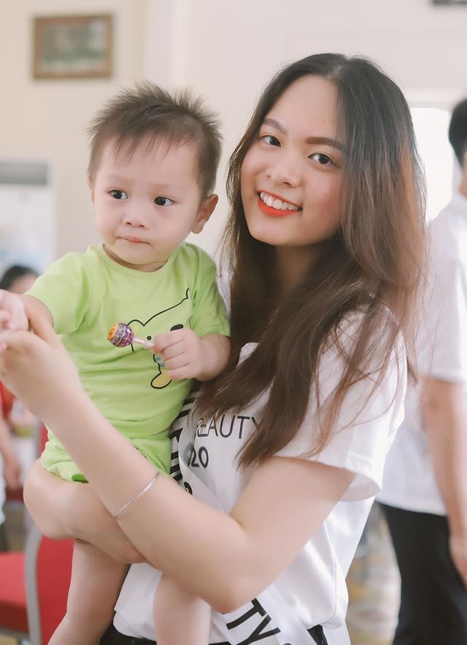 Tân Hoa khôi Báo chí bật khóc trong giây phút đăng quang - 12 Tân Hoa khôi Báo chí bật khóc trong giây phút đăng quang - 12