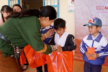 “Xuân ấm áp” đến với học sinh và giáo viên khó khăn ở Lâm Đồng