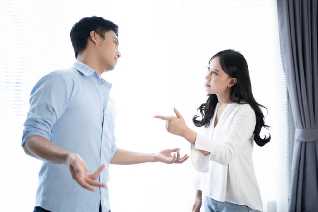 Tôi sôi máu khi thấy bạn trai cười đùa với cô bán hàng - 1 Tôi sôi máu khi thấy bạn trai cười đùa với cô bán hàng - 1