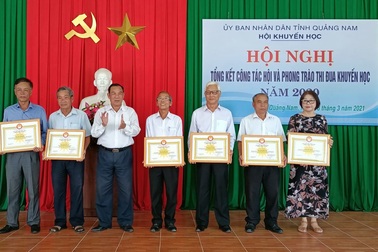 Hội Khuyến học Quảng Nam đã trao hơn 1.500 suất học bổng