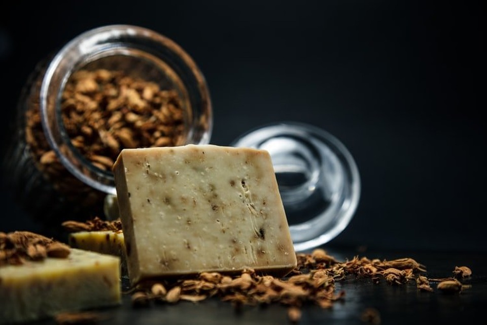 Bánh xà phòng đắt nhất thế giới làm từ... vàng và bột kim cương - 1 Bánh xà phòng đắt nhất thế giới làm từ... vàng và bột kim cương - 1
