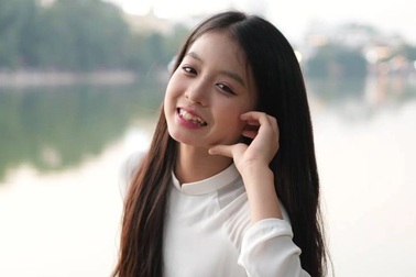 Chuyện ít biết về cô bé Hà Nội 12 tuổi hát nhạc đỏ với bà hút 46 triệu view