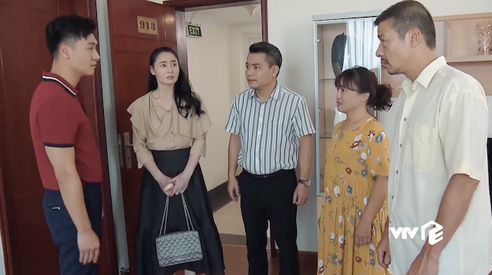 Khán giả chê Hương vị tình thân xử lý tình huống lê thê, thừa thãi - 3 Khán giả chê Hương vị tình thân xử lý tình huống lê thê, thừa thãi - 3