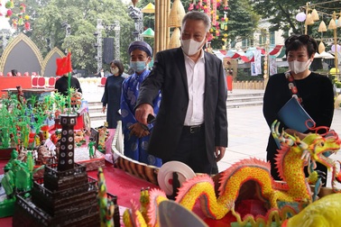 Sau "trái tim quái dị", tất cả tiểu cảnh thiếu thẩm mỹ bị yêu cầu di dời