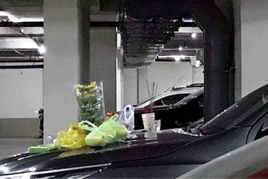 “Toát mồ hôi” bắt gặp người đàn ông đốt nhang cúng ở hầm để xe chung cư