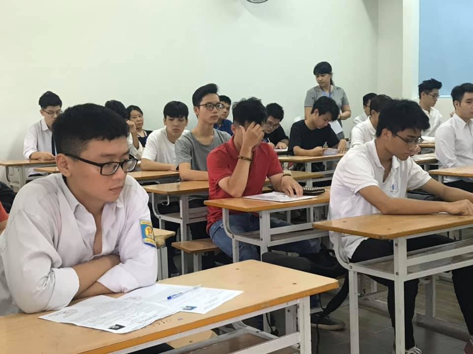 Đề tham khảo môn Ngữ văn tốt nghiệp THPT: Có câu hỏi gắn với thực tế - 2 Đề tham khảo môn Ngữ văn tốt nghiệp THPT: Có câu hỏi gắn với thực tế - 2