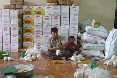 Chùa Phật học chăm lo tết cho người nghèo 