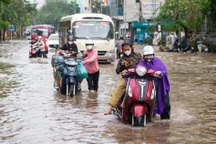 Mưa bão liên tục, người dân cần cảnh giác những hiểm họa nào?