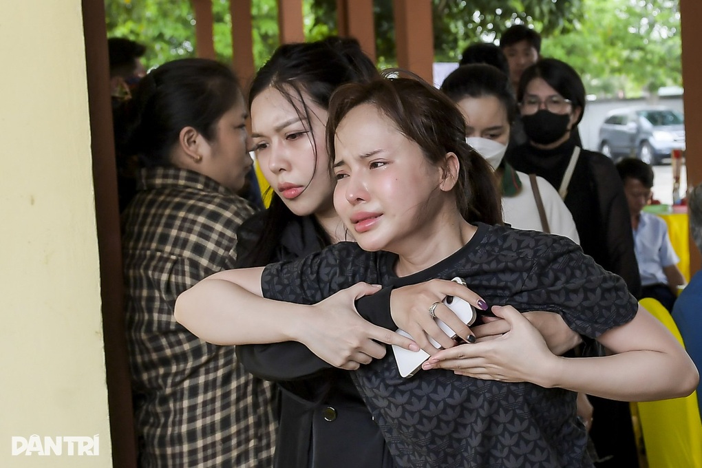 Người phá cửa xe kể lại giây phút tìm thấy bé 5 tuổi bị bỏ quên trong ô tô - 2 Người phá cửa xe kể lại giây phút tìm thấy bé 5 tuổi bị bỏ quên trong ô tô - 2