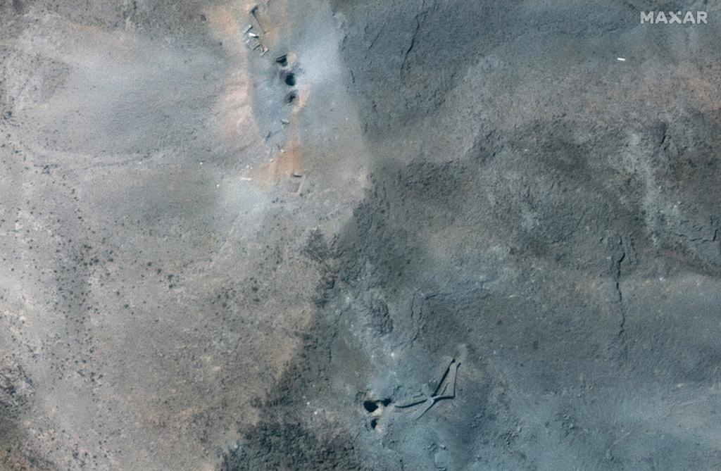 Hé lộ ảnh vệ tinh pháo đài hạt nhân Iran sau đòn không kích của Mỹ - 1