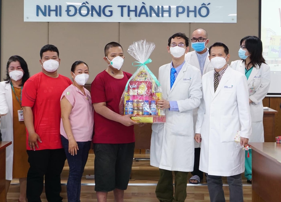 51 ngày chống chọi tử thần, cậu bé 120kg khỏi Covid-19, xuất viện ngày Noel - 3 51 ngày chống chọi tử thần, cậu bé 120kg khỏi Covid-19, xuất viện ngày Noel - 3