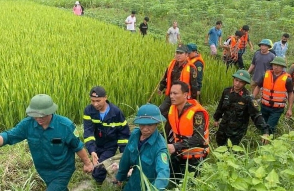 Chủ tịch Vĩnh Phúc thăm hỏi gia đình 2 nạn nhân bị tử vong do lũ cuốn - 2 Chủ tịch Vĩnh Phúc thăm hỏi gia đình 2 nạn nhân bị tử vong do lũ cuốn - 2