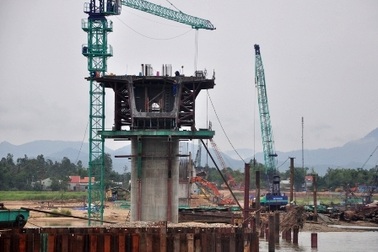 Người dân hai bờ Thu Bồn mong được đi trên cây cầu mơ ước