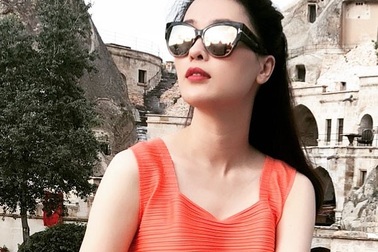 Á hậu Thái Như Ngọc đẹp kiêu sa trên phố