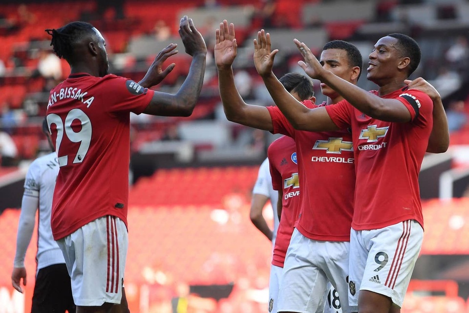 Nhìn lại trận đấu Man Utd đè bẹp Sheffield United - 16 Nhìn lại trận đấu Man Utd đè bẹp Sheffield United - 16