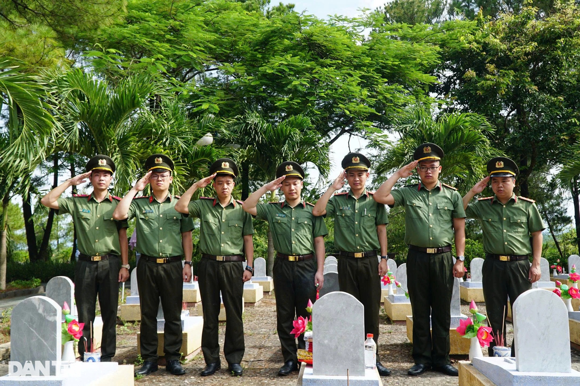 Những liệt sỹ tuổi 20 xương thành đá, máu thành hoa viết nên hòa bình - 9