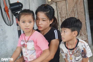 Chồng đuối nước, góa phụ khóc cạn nước mắt cầu xin sự sống cho con