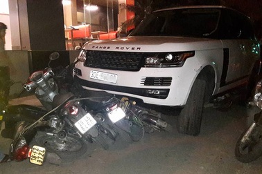 Hà Nội: Nghi vấn cướp xe Range Rover bỏ chạy, gây tai nạn liên hoàn