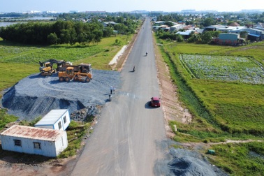 Đường Hồ Chí Minh qua Tây Ninh gặp khó vì mưa và thiếu vật liệu