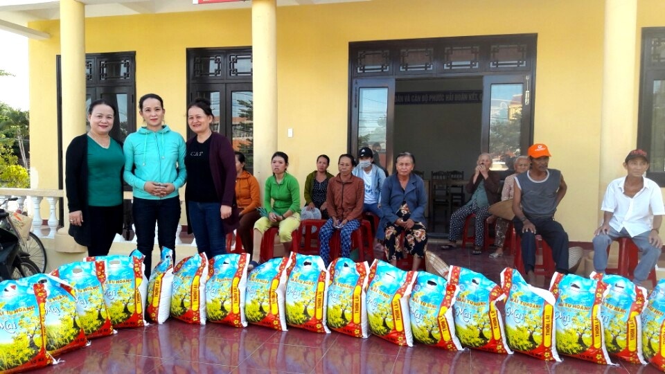 Vận động gây quỹ giúp phụ nữ nghèo từ rác thải phế liệu - 3 Vận động gây quỹ giúp phụ nữ nghèo từ rác thải phế liệu - 3