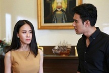 Vừa quỳ xin tha thứ, chồng tôi lập tức trở mặt vì một tin nhắn của bồ nhí