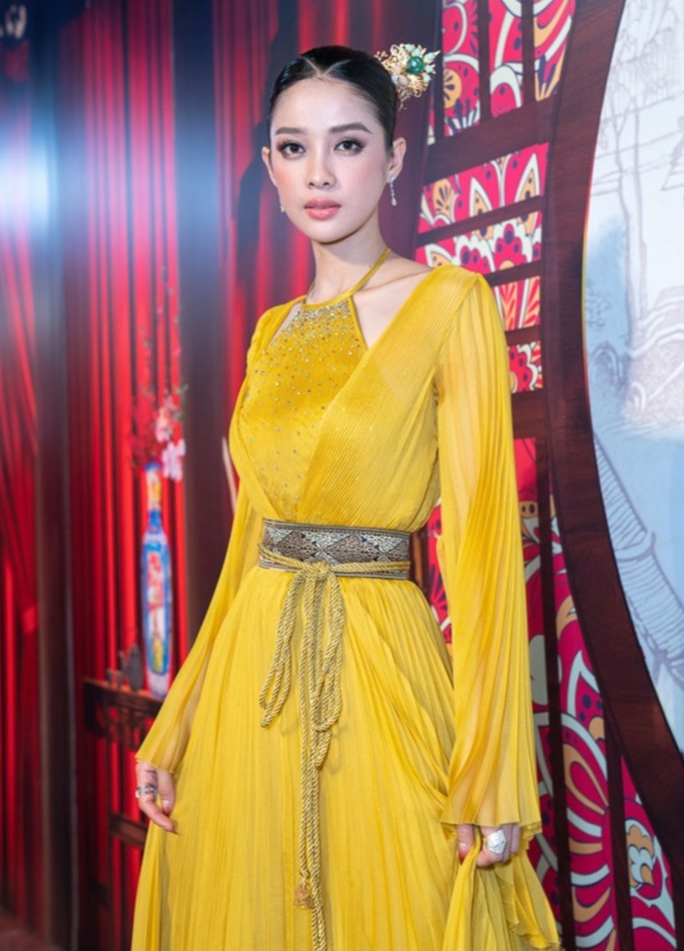 Phương Thanh tiết lộ phải độn ngực phì nhiêu để vào vai Tú Bà - 1 Phương Thanh tiết lộ phải độn ngực phì nhiêu để vào vai Tú Bà - 1