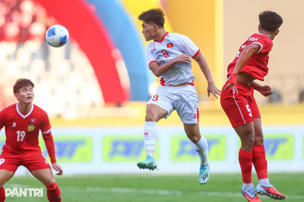 Sự cố đầu trận U22 Việt Nam - U22 Lào: Hai đội hát Quốc ca không có nhạc - 2