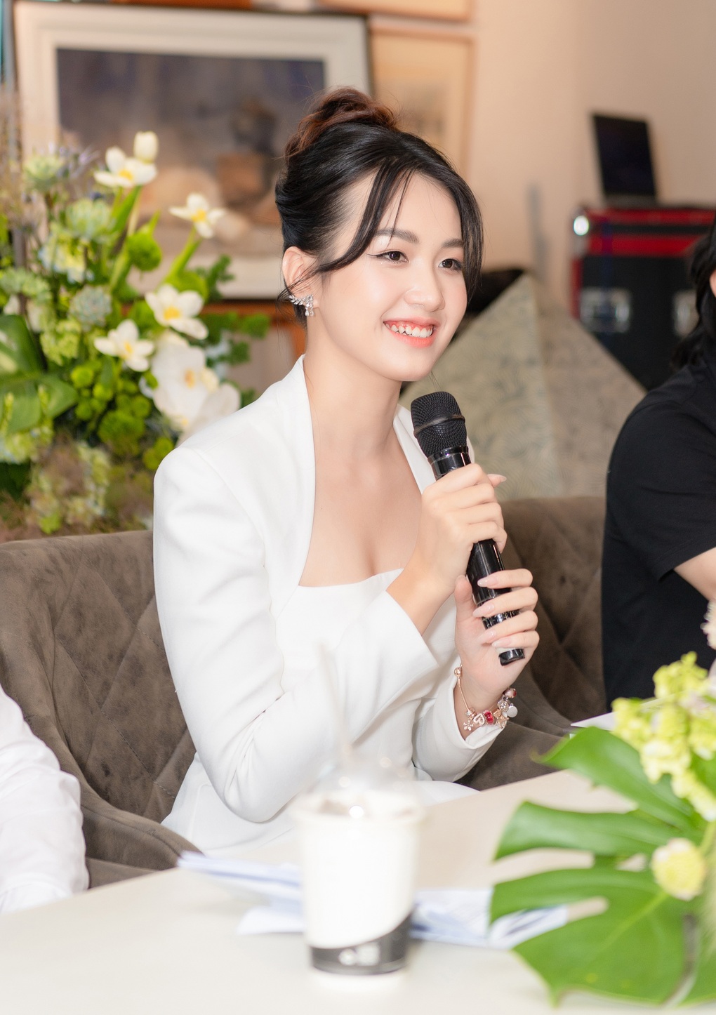 Mỹ nhân 10X khép lại giấc mơ hoa hậu để trở thành họa sĩ thiện nguyện - 3 Mỹ nhân 10X khép lại giấc mơ hoa hậu để trở thành họa sĩ thiện nguyện - 3
